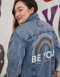 Chaqueta en Denim AE x Mxmtoon orgullo - Azul 0106_1468_400_d1