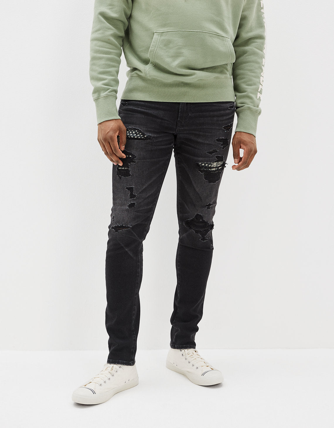 Jean Slim con Parches Ae - Negro 0117_6221_080_of