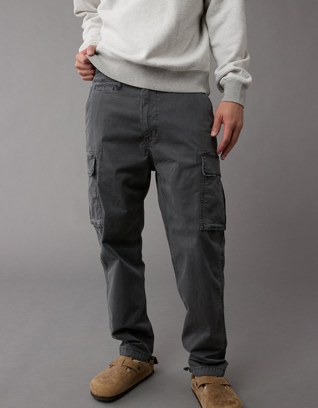 Pantalón Tipo Cargo Lived-In Ae - Gris 0123_4882_040_of
