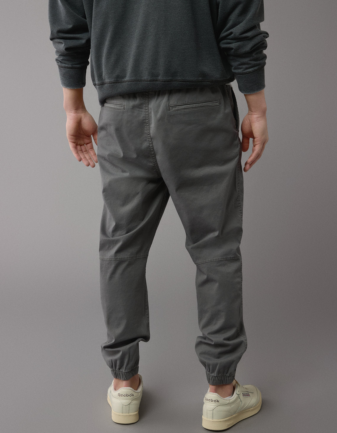 Jogger Tipo Trekker Ae - Gris 0129_4976_005_ob