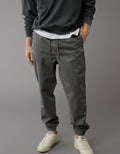 Jogger Tipo Trekker Ae - Gris 0129_4976_005_of