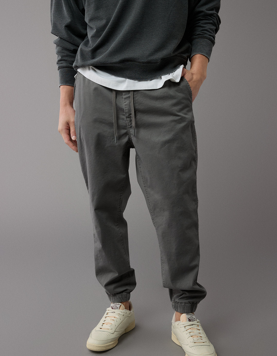 Jogger Tipo Trekker Ae - Gris 0129_4976_005_of