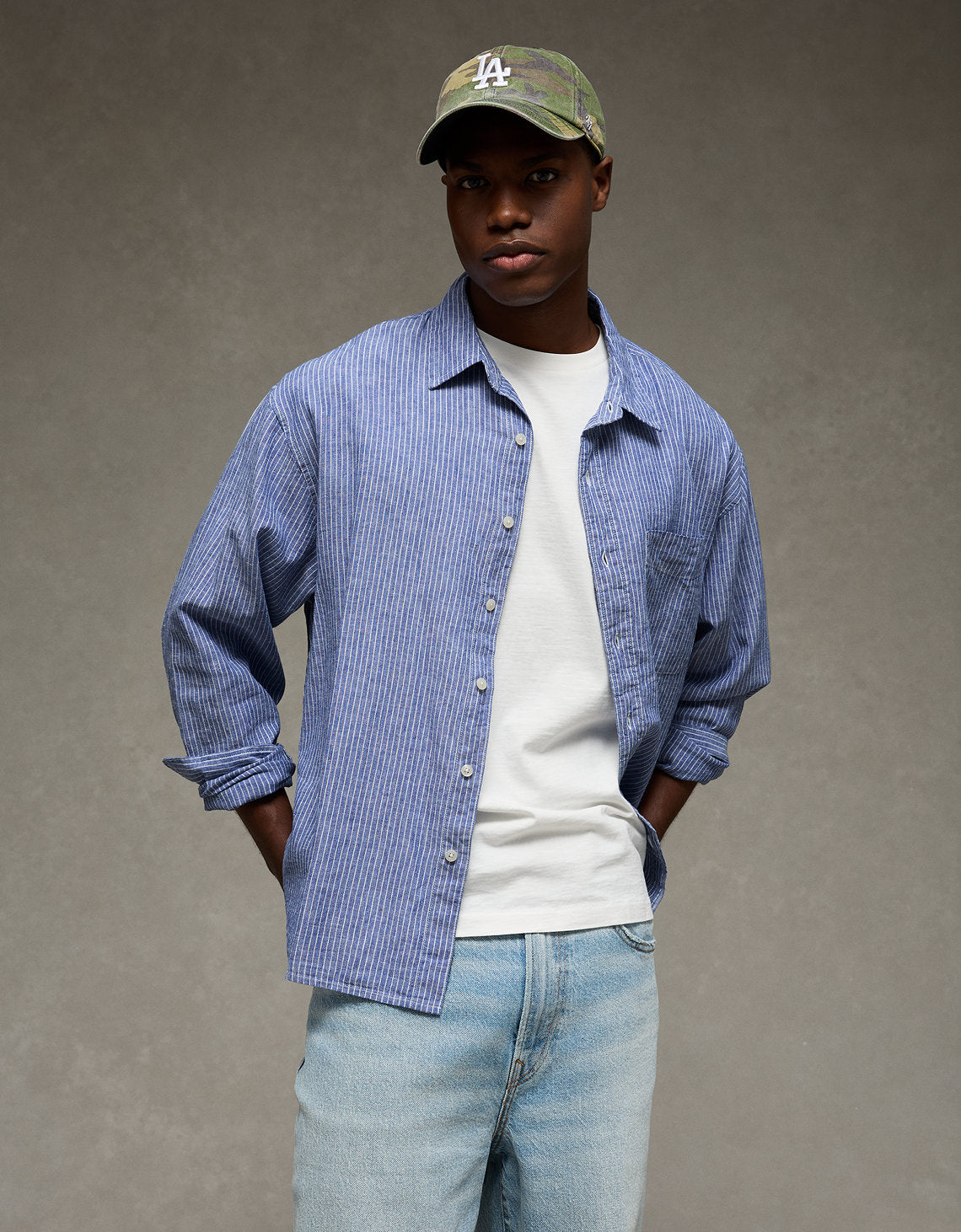 Camisa de lino con ajuste relajado y botones - Azul 0153_3087_400_os