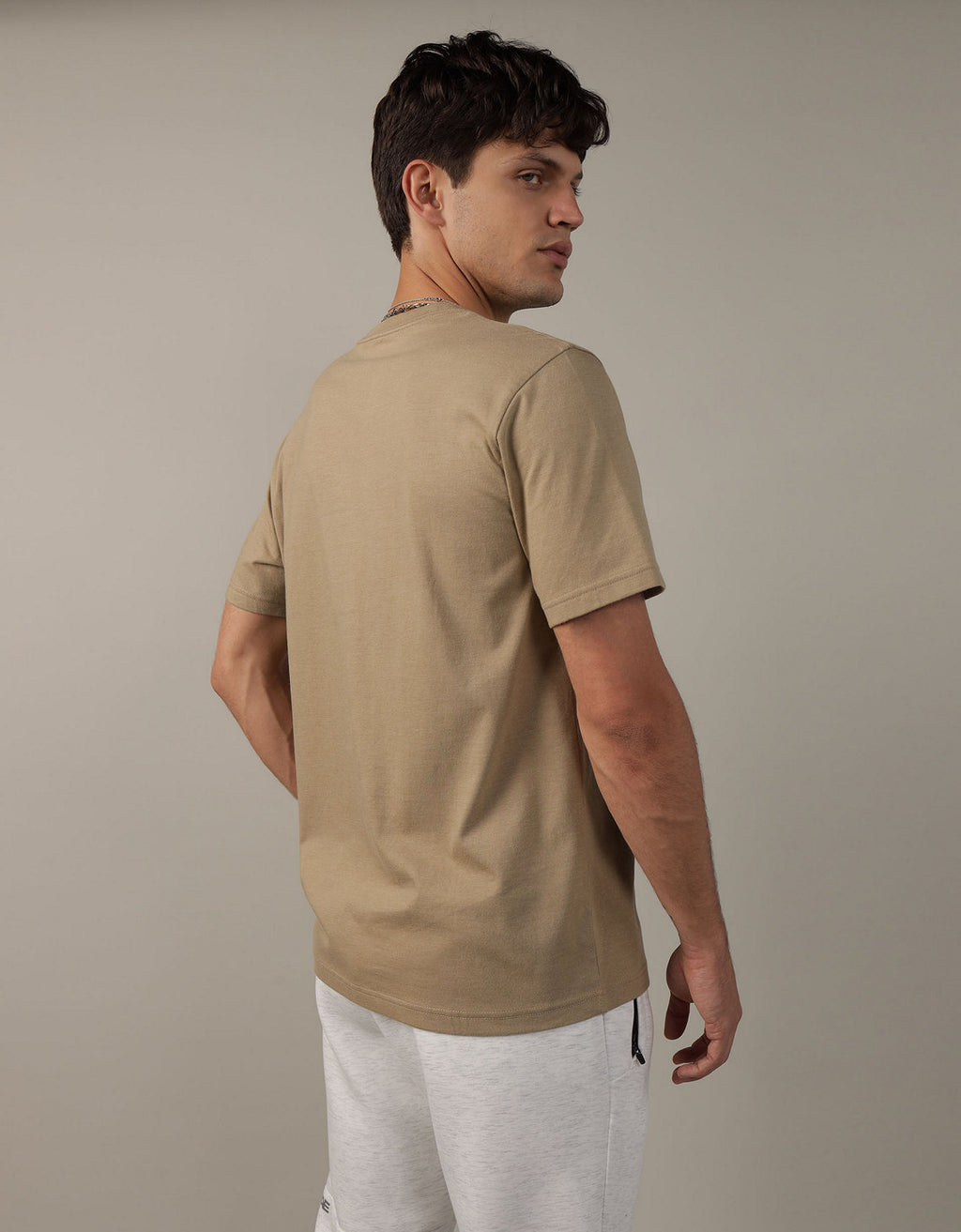 Camiseta AE gráfica con logo super suave - Caqui 0181_3375_212_ob