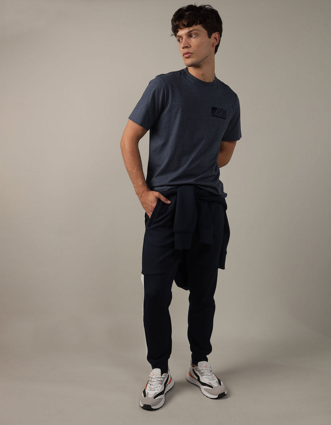 Camiseta AE gráfica con logo super suave - Azul 0181_3375_410_of