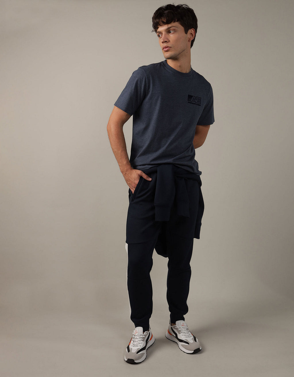 Camiseta AE gráfica con logo super suave - Azul 0181_3375_410_of