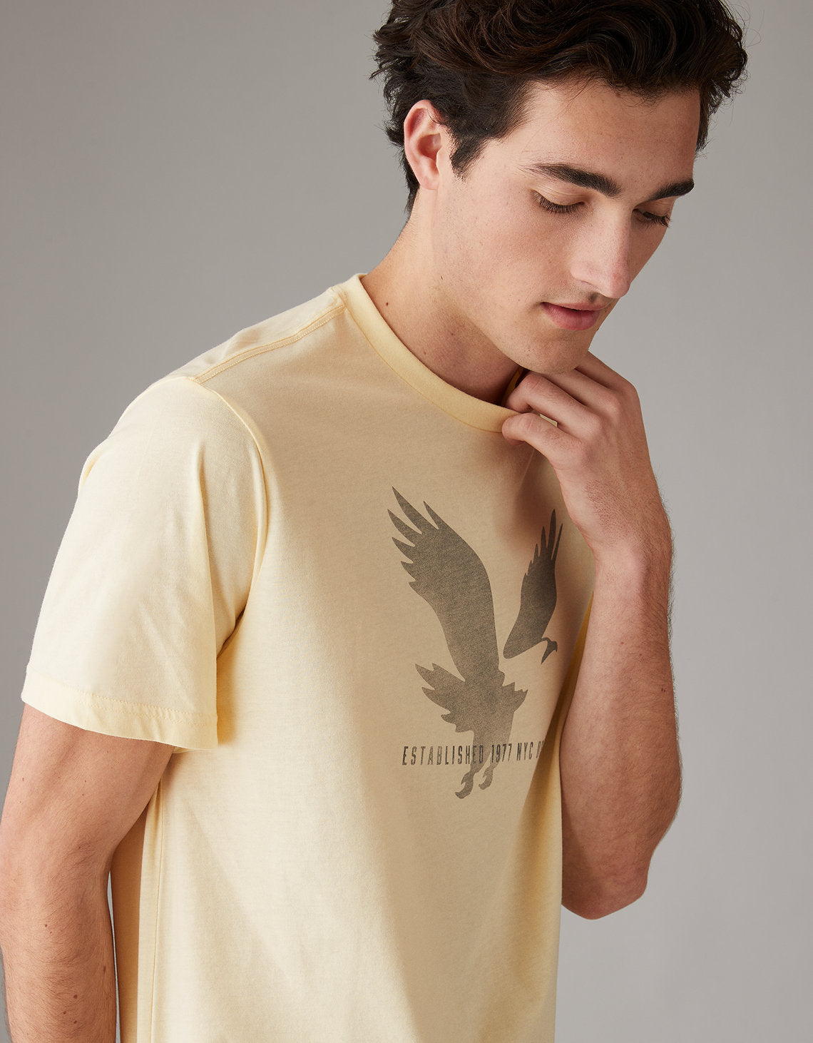 Camiseta Ae con gráfico - Amarillo 0181_3437_700_d2