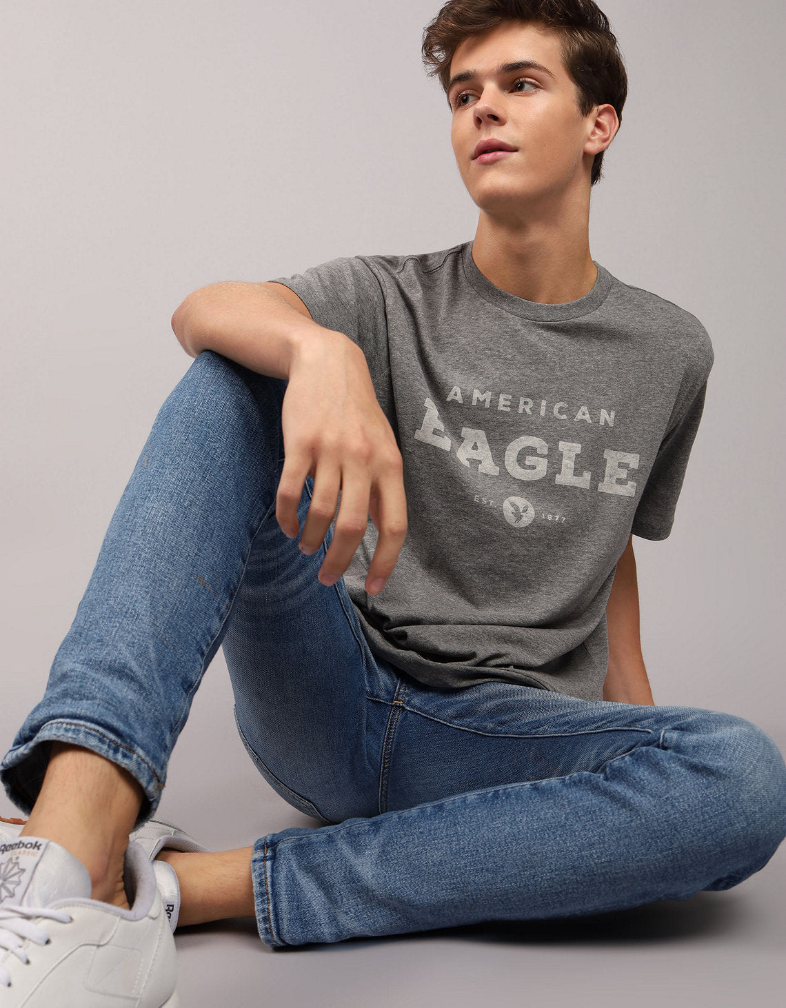 Camiseta con Gráfico Manga Corta Hombre AE - Gris 0181_3774_006_of