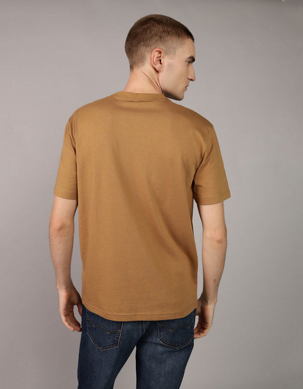 Camiseta gráfica con bloques de color de Ae - Caqui