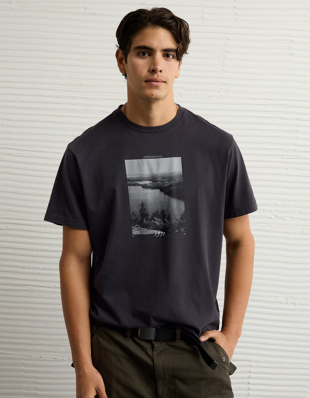 Camiseta con Gráfico Ae - Negro 0181_4659_094_os