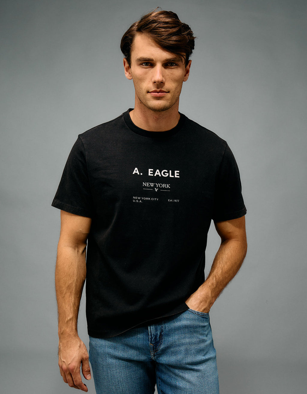 Camiseta gráfica con logotipo icónico Ae - Negro 0181_4892_064_of