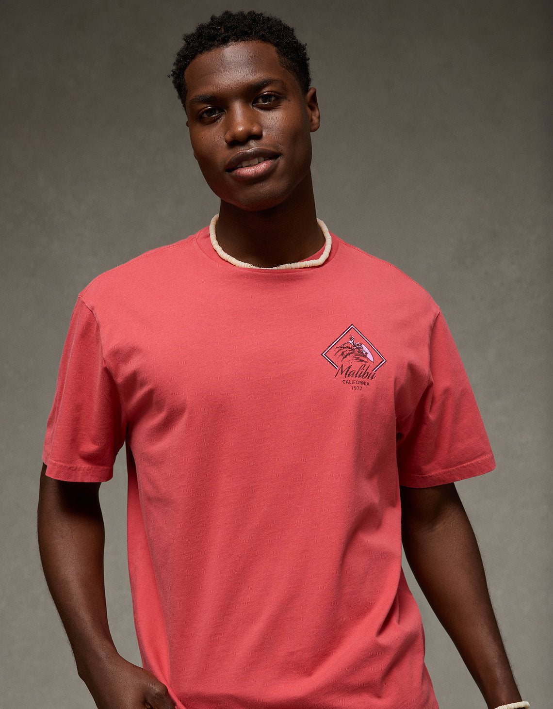Camiseta Gráfica de Destino Ajuste Estándar Ae - Rojo 0181_5912_608_of