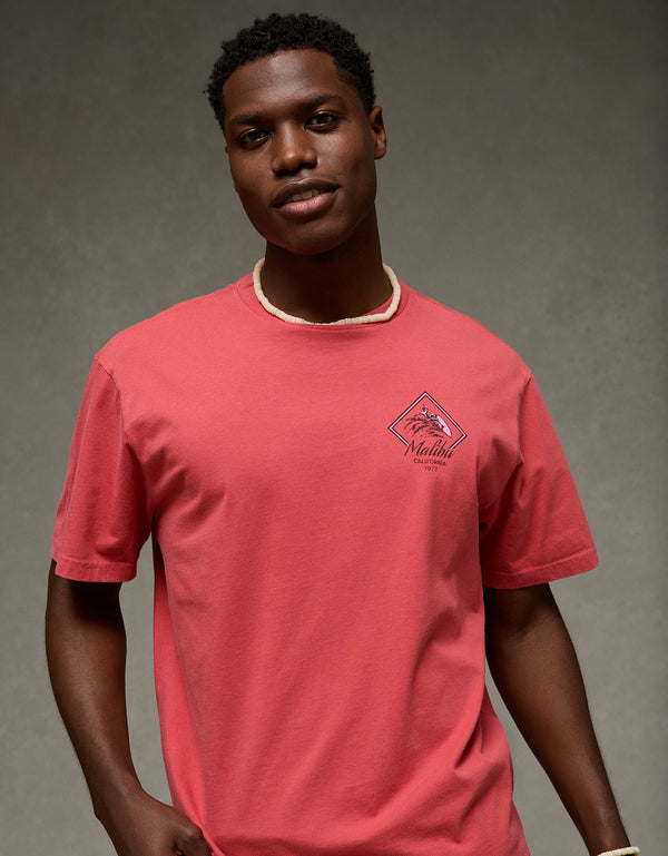 Camiseta Gráfica de Destino Ajuste Estándar Ae - Rojo