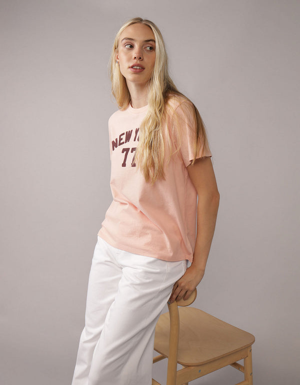 Camiseta Gráfica de Marca Ae - Rosa