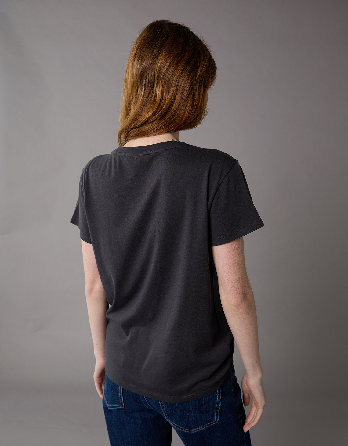 Camiseta Gráfica de Marca Ae - Negro 0300_1150_094_ob