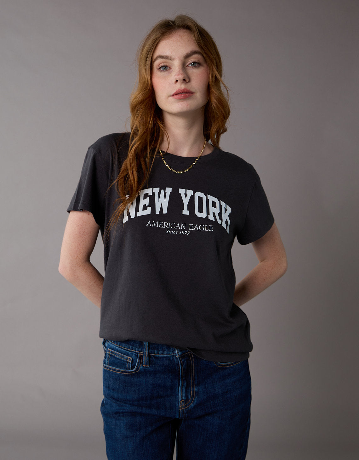 Camiseta Gráfica de Marca Ae - Negro 0300_1150_094_of
