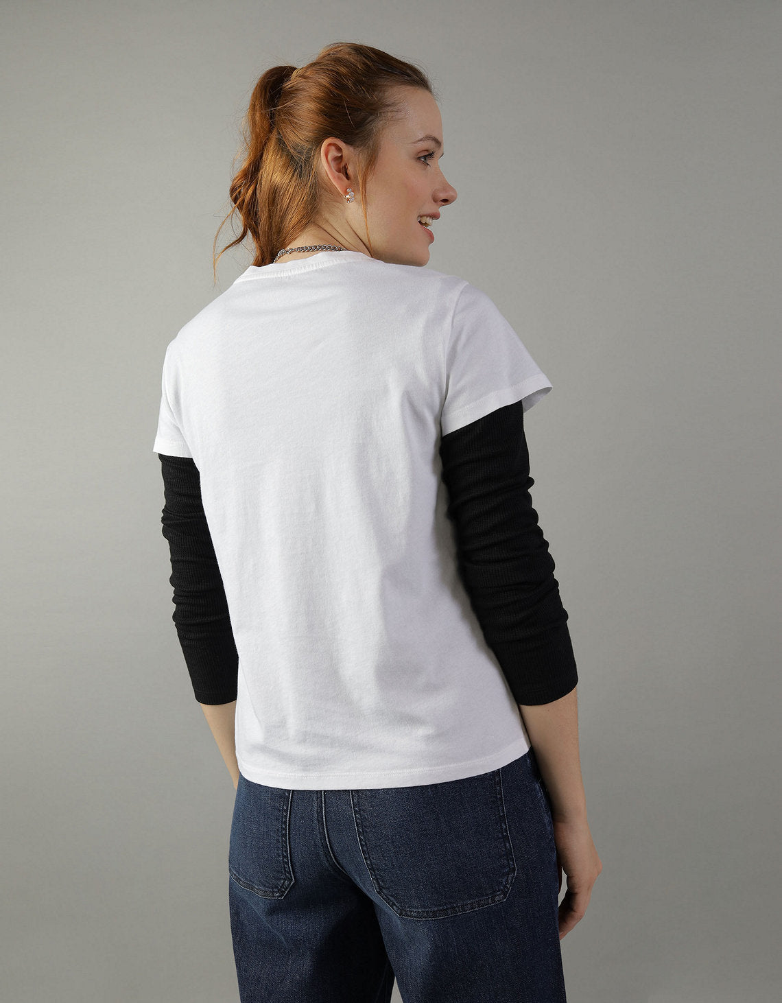 Camiseta AE gráfica con corte ajustado - Blanco 0300_9119_100_ob