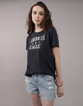 Camiseta con gráfico de mujer AE - Negro 0300_9931_167_of
