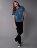 Camiseta con gráfico de mujer AE - Azul 0300_9931_400_of