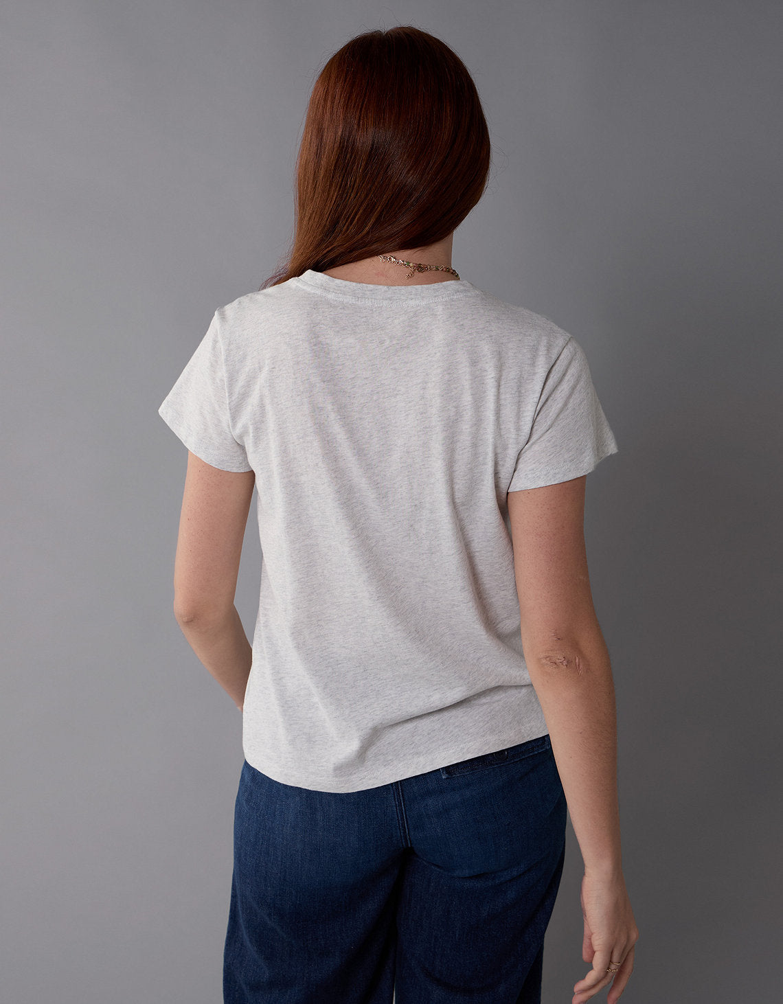 Camiseta con gráfico de mujer AE - Gris 0300_9932_012_ob