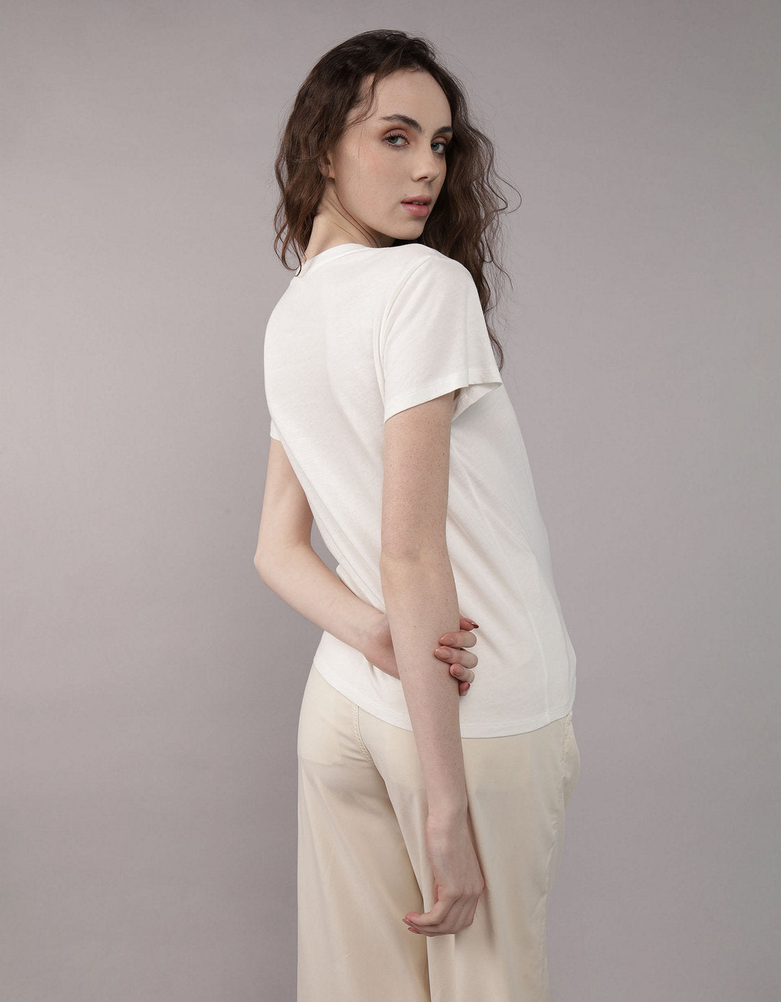 Camiseta con gráfico de mujer AE - Blanco 0300_9932_100_ob
