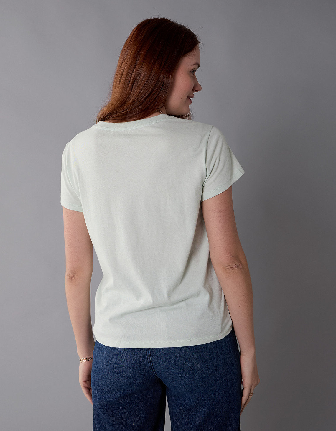 Camiseta con gráfico de mujer AE - Verde 0300_9932_300_ob