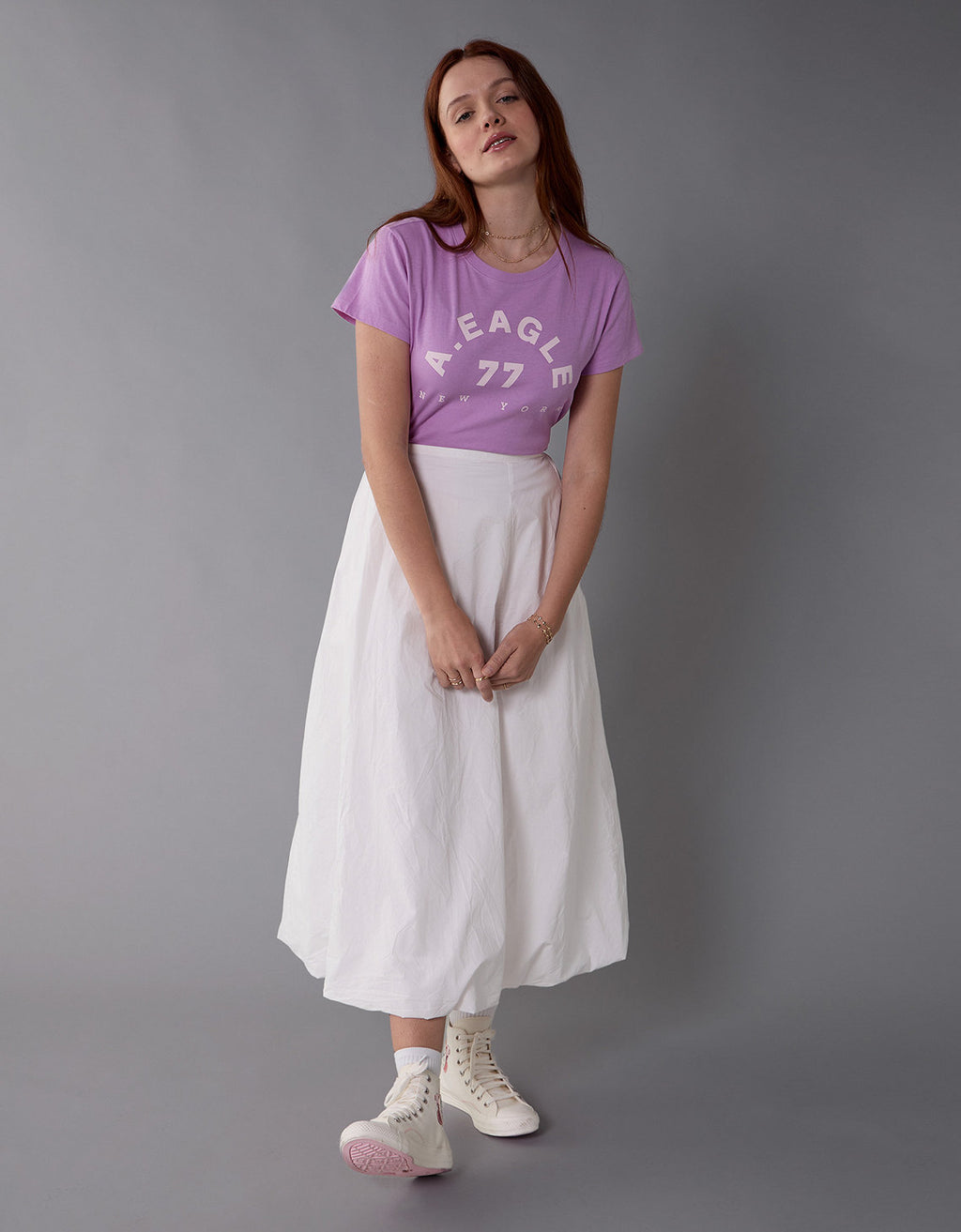 Camiseta con gráfico de mujer AE - Morado 0300_9932_500_of