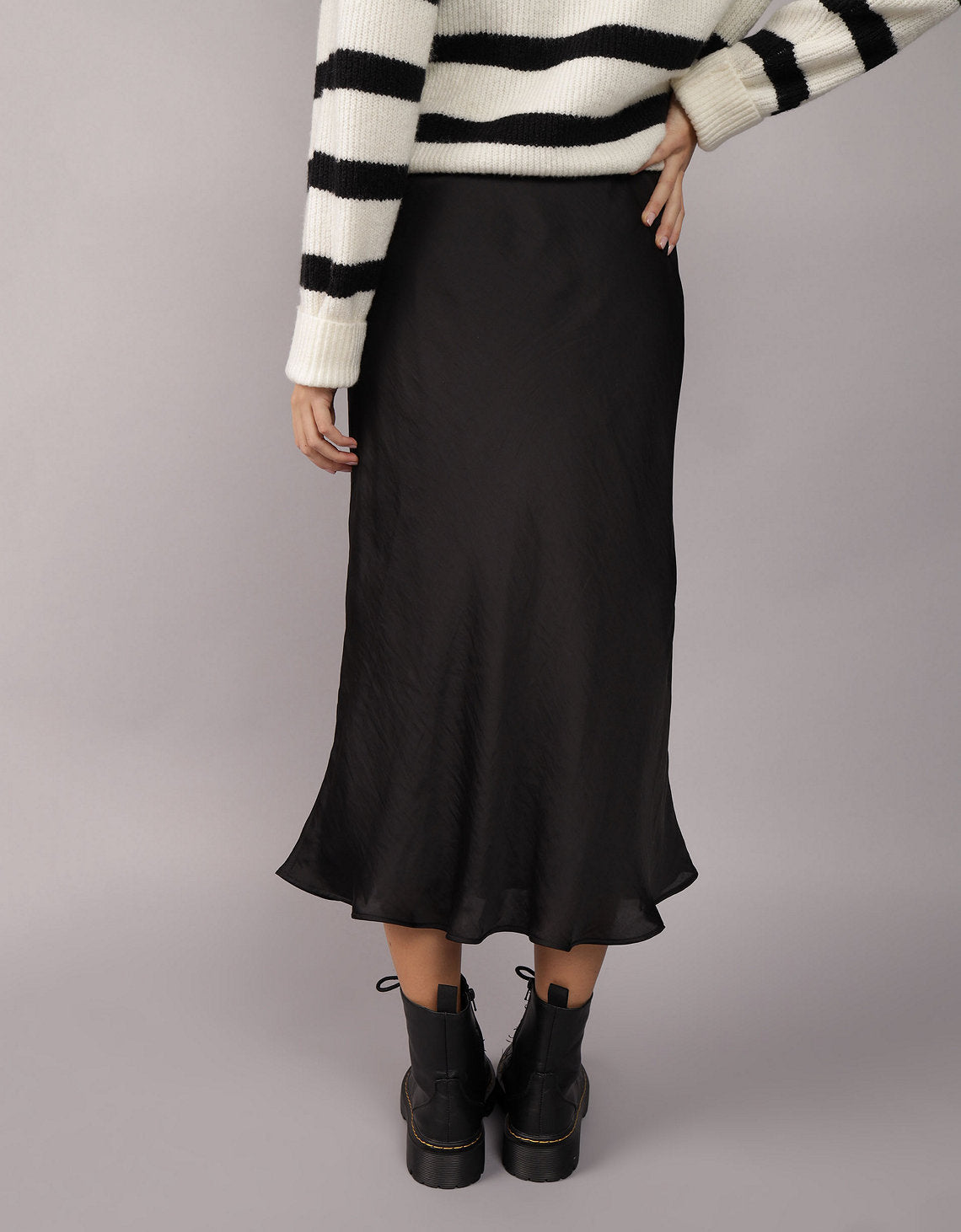 Falda Midi de Satin Tiro Alto Ae - Negro 0312_4976_001_ob