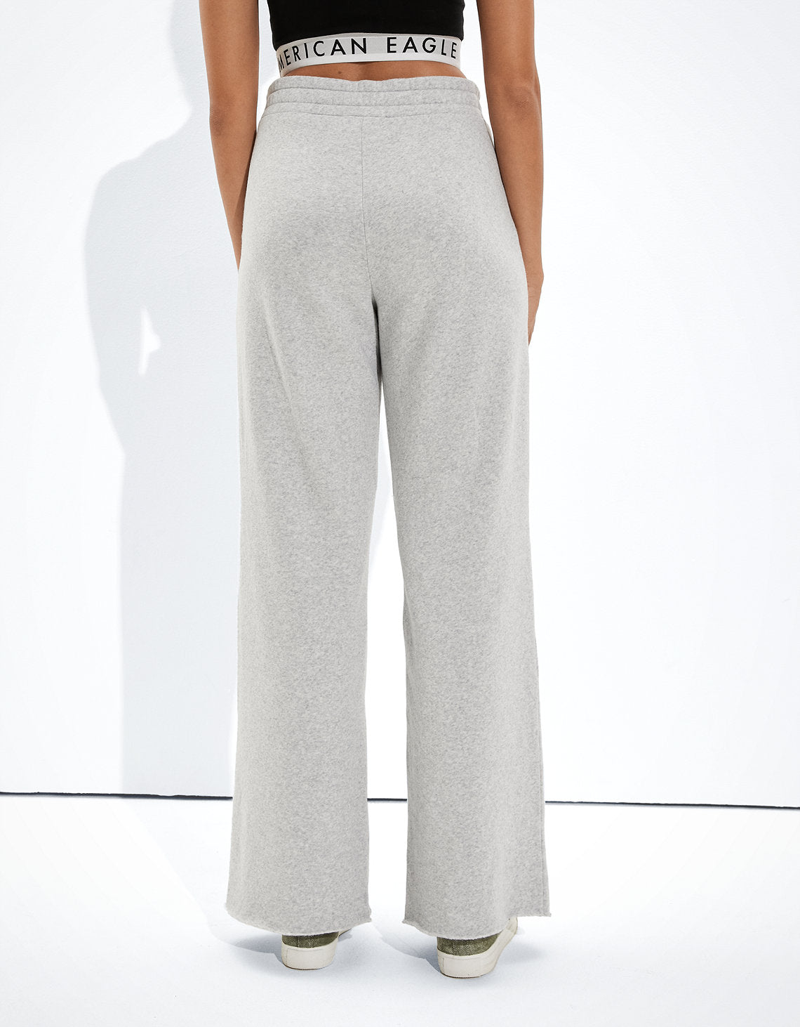 Pantalón AE Fleece Skater de bota ancha - Gris 0329_6432_020_ob