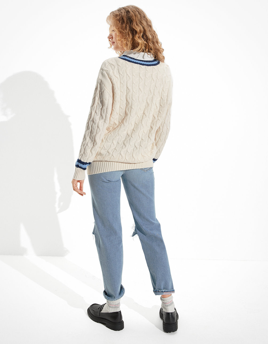 Suéter AE Oversized tejido con cuello en V - Generico 0344_9659_106_ob