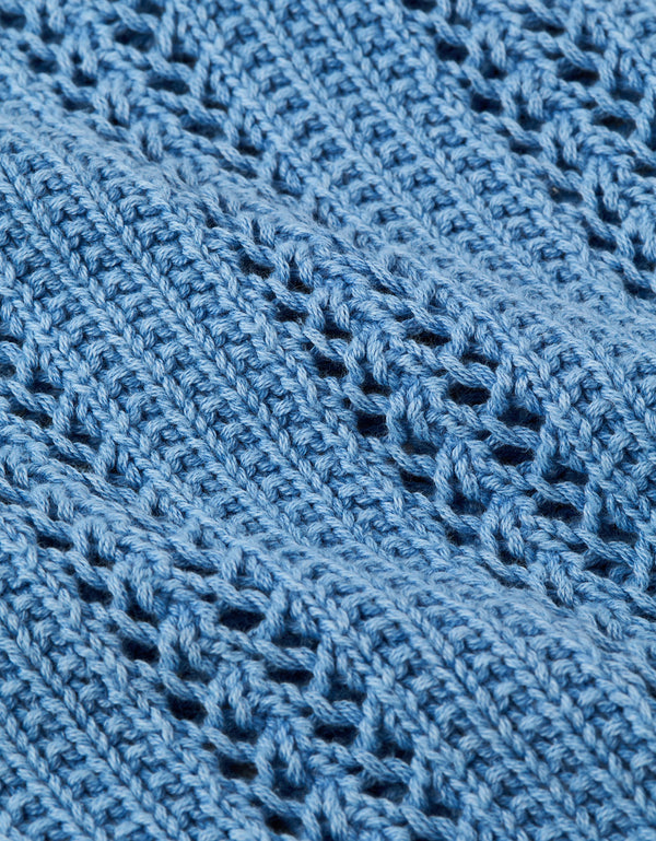 Suéter recortado de crochet con escote barco de AE - Azul