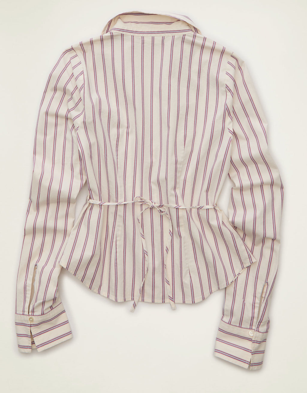 Camisa ajustada con botones. - Morado 0355_6905_669_b