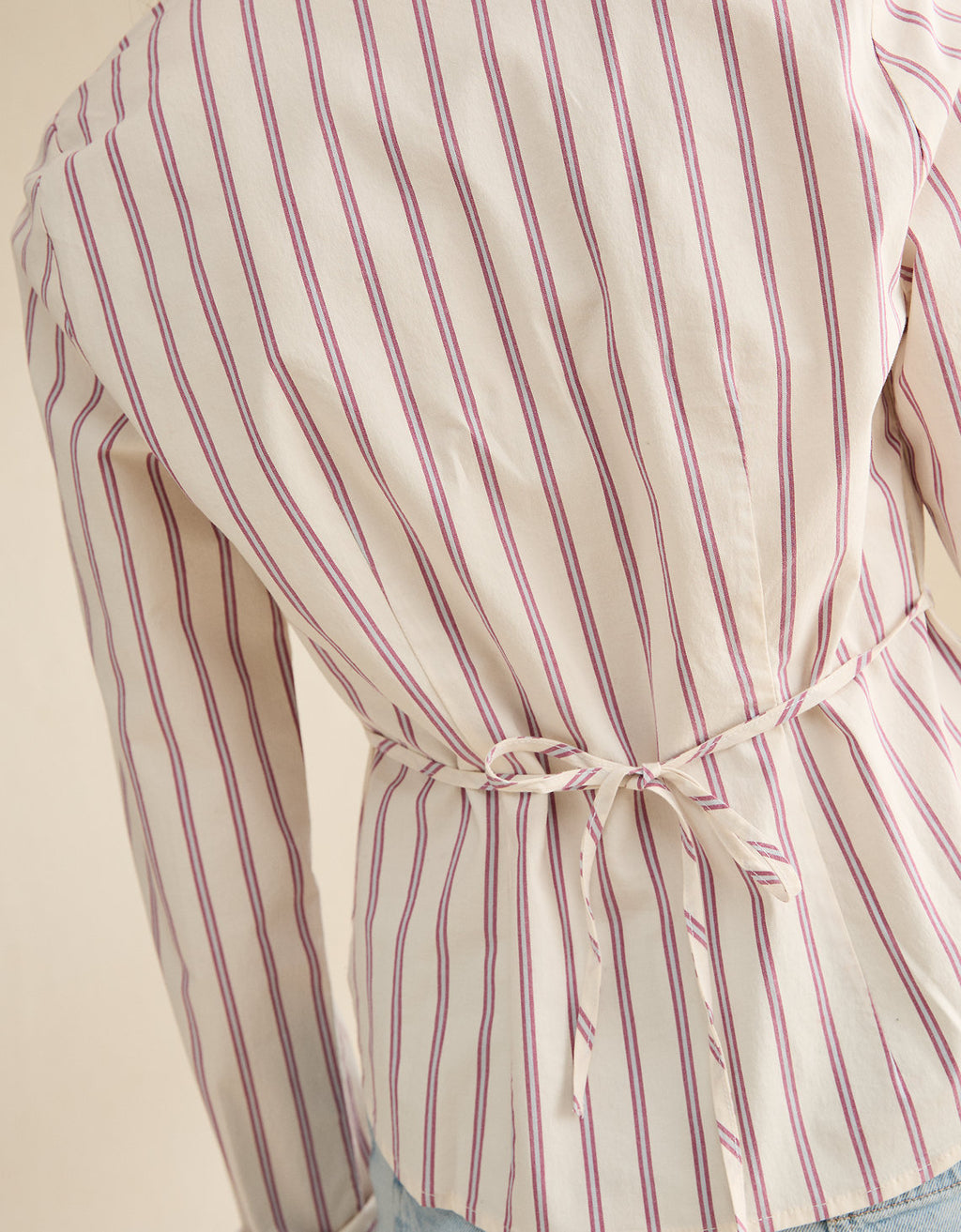 Camisa ajustada con botones. - Morado 0355_6905_669_ob