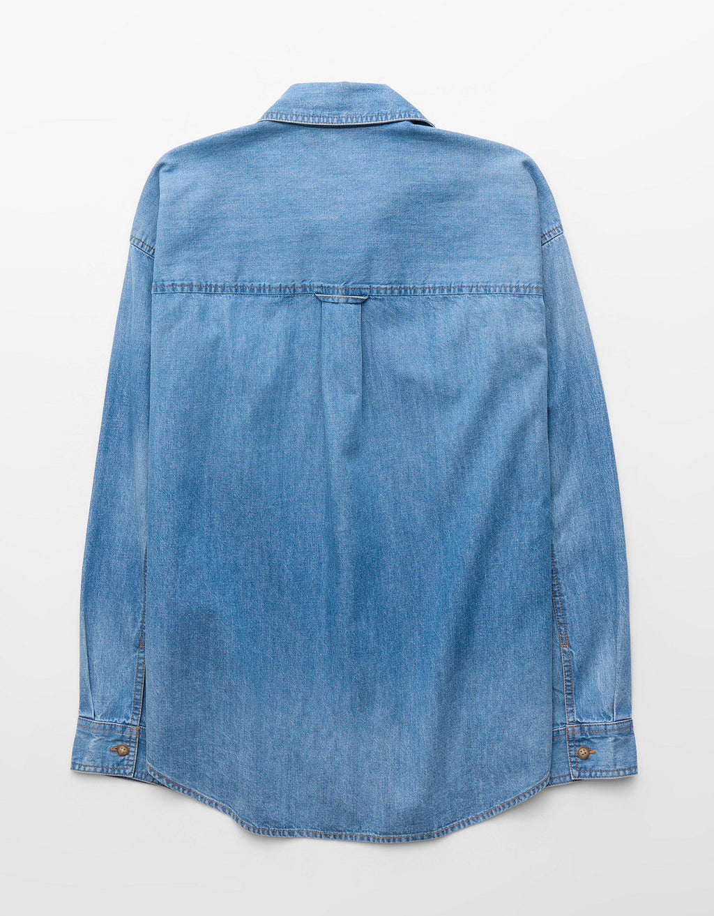 Camisa extragrande de chambray con botones. - Azul 0355_7023_936_b