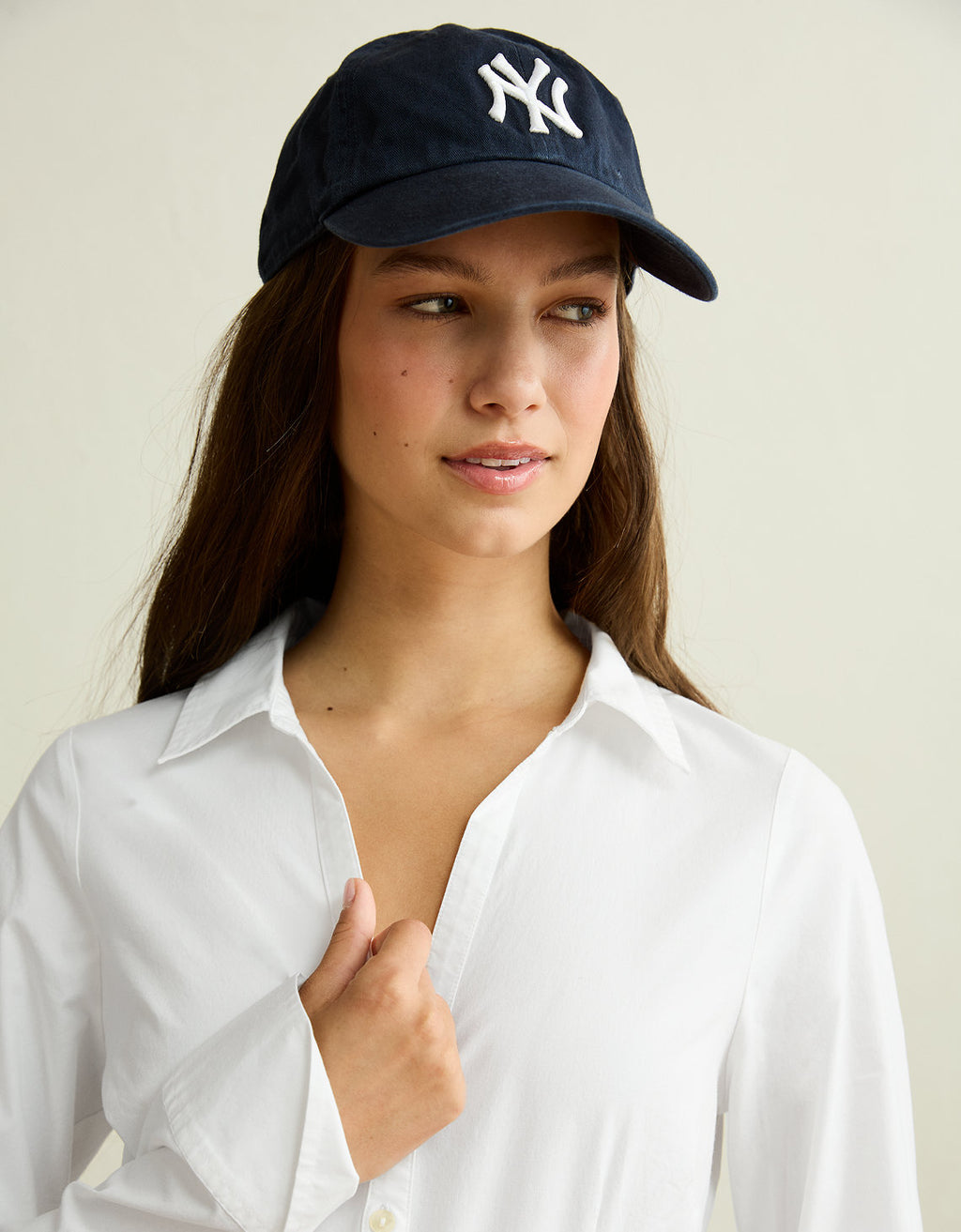 Camisa ajustada de popelina con botones. - Blanco 0355_7054_100_d2
