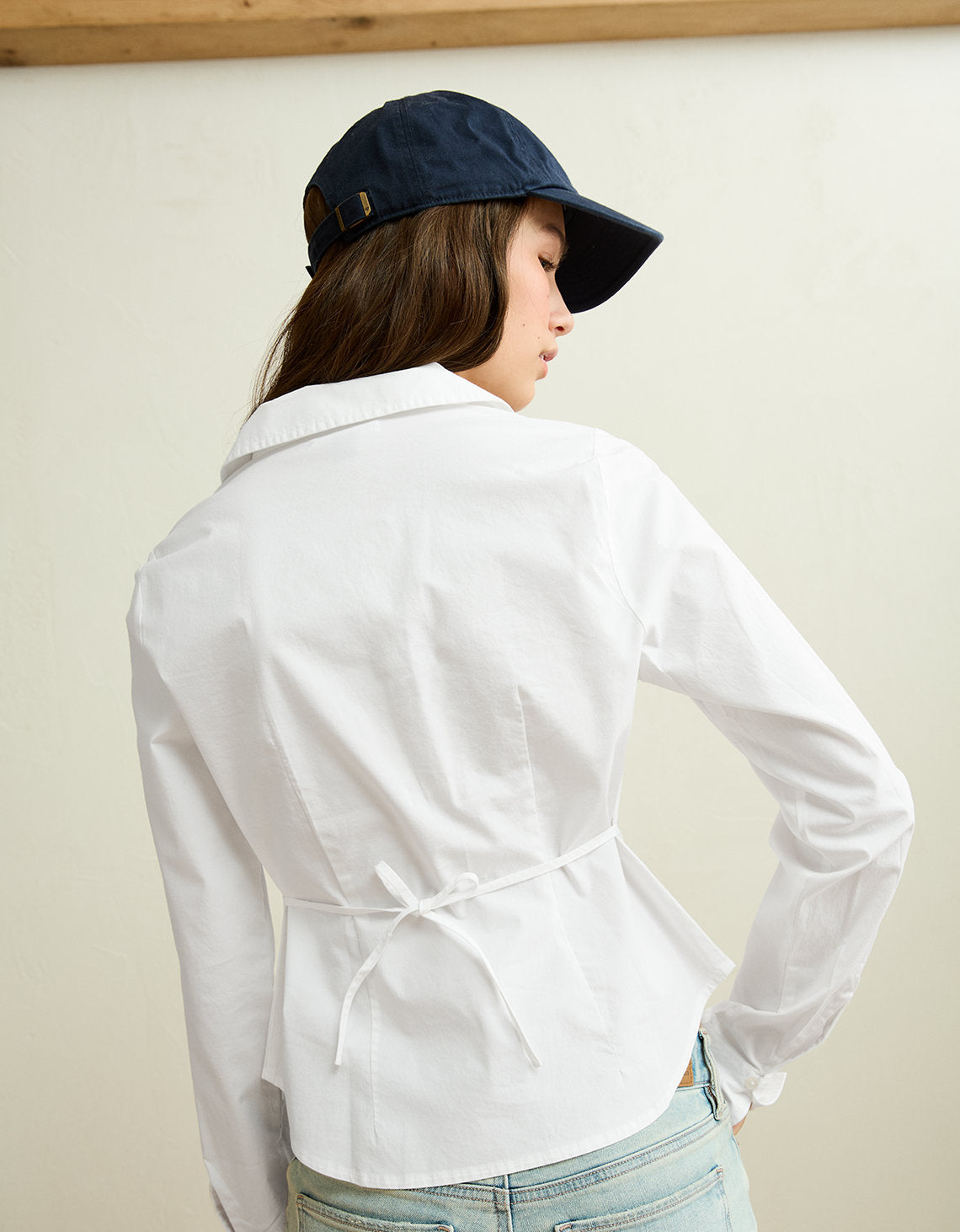 Camisa ajustada de popelina con botones. - Blanco 0355_7054_100_ob