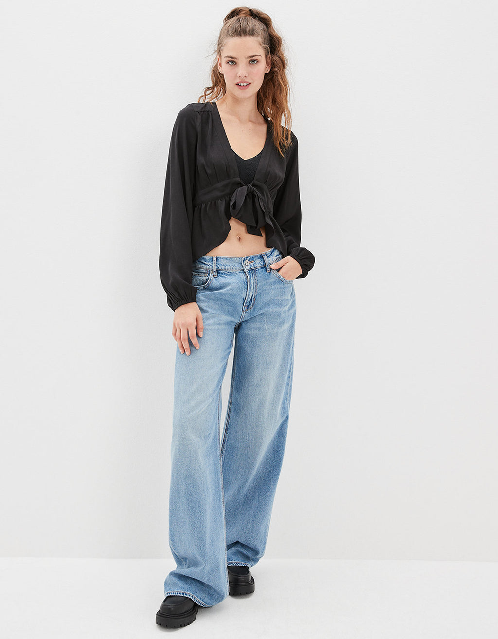 Blusa de seda AE de manga larga. - Negro 0358_4999_073_os