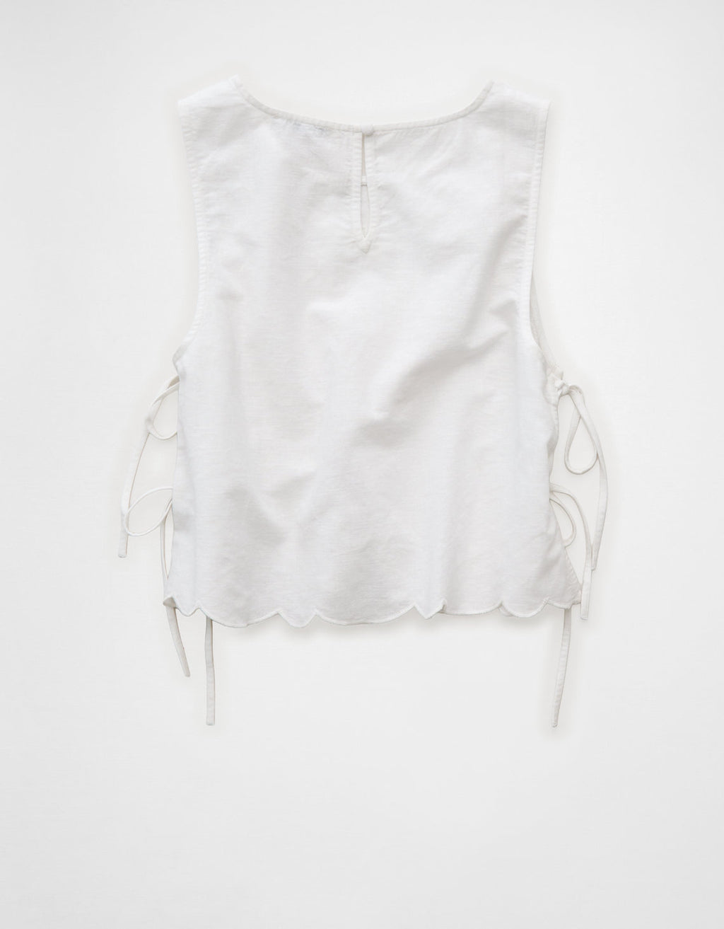 Top sin mangas bordado con lazo lateral. - Blanco 0358_6766_134_b