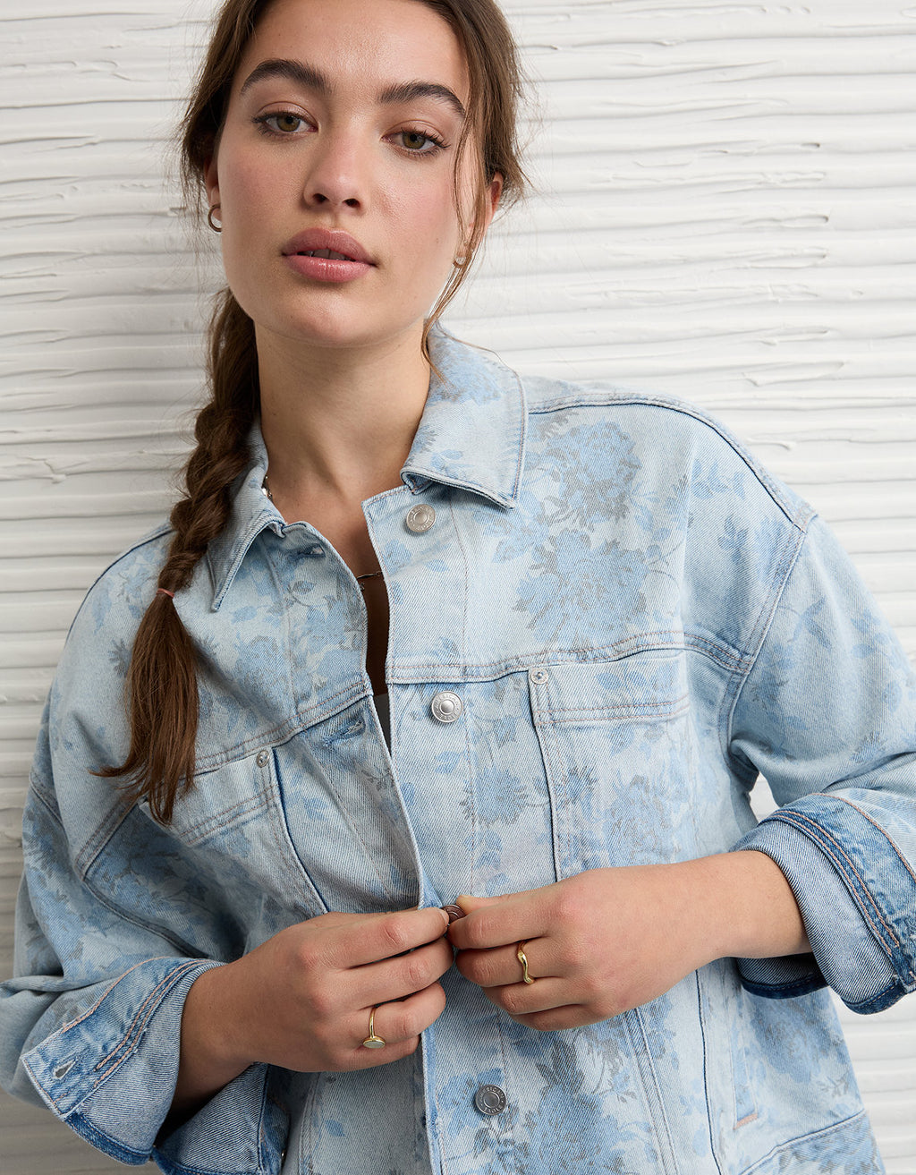 Chaqueta de mezclilla con estampado floral en corte acampanado - Azul 0381_3795_488_d2