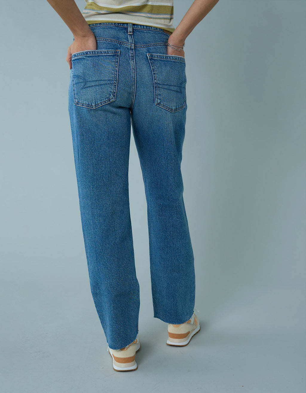 Jean straight de tiro alto de mujer AE - Azul 0435_5518_403_ob