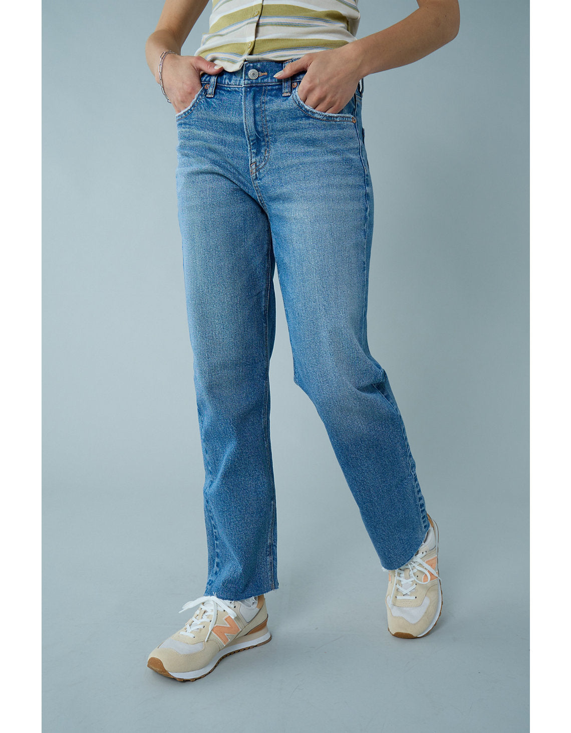 Jean straight de tiro alto de mujer AE - Azul 0435_5518_403_of