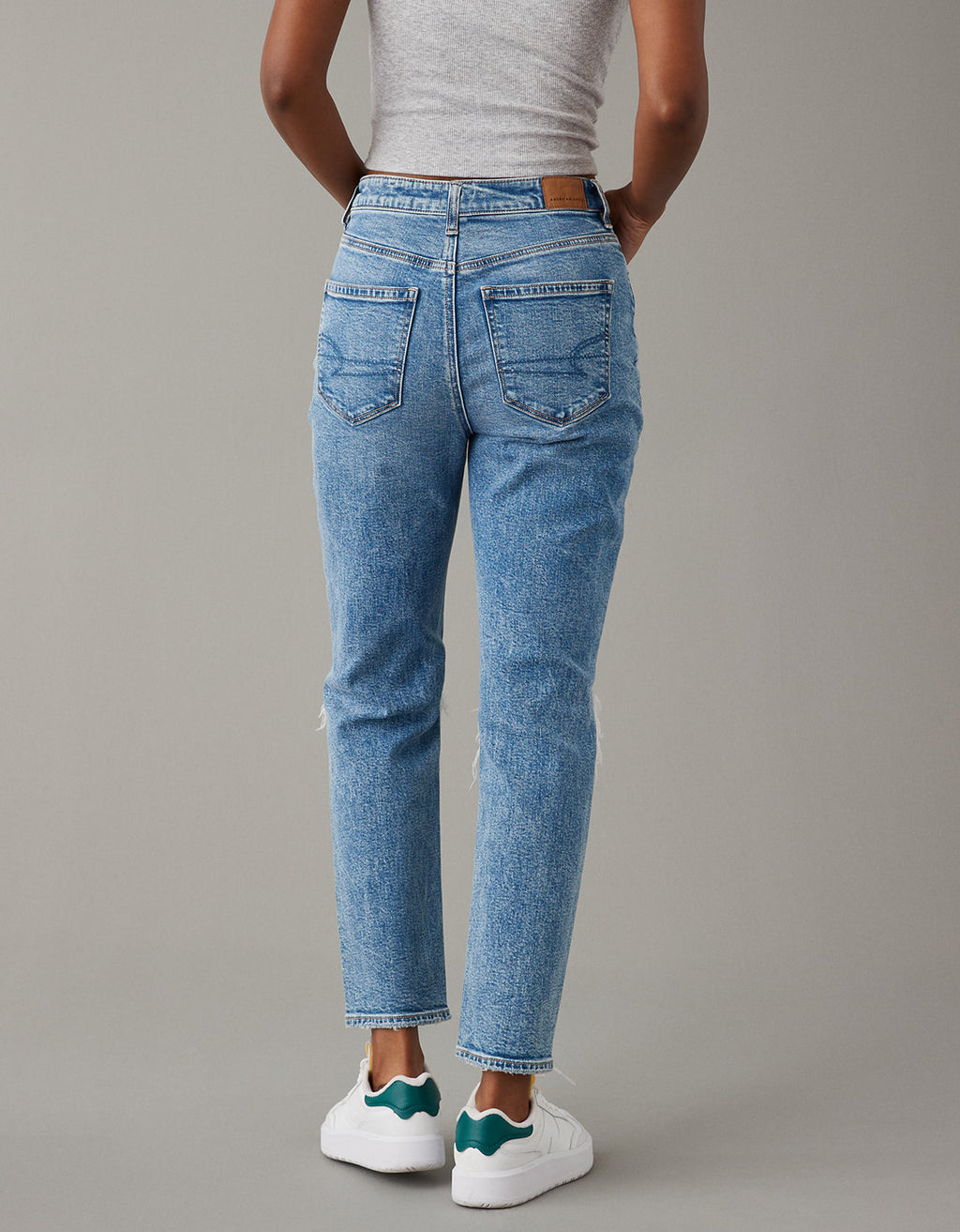 Jean AE mom strigid con rotos - Azul 0436_3936_923_ob