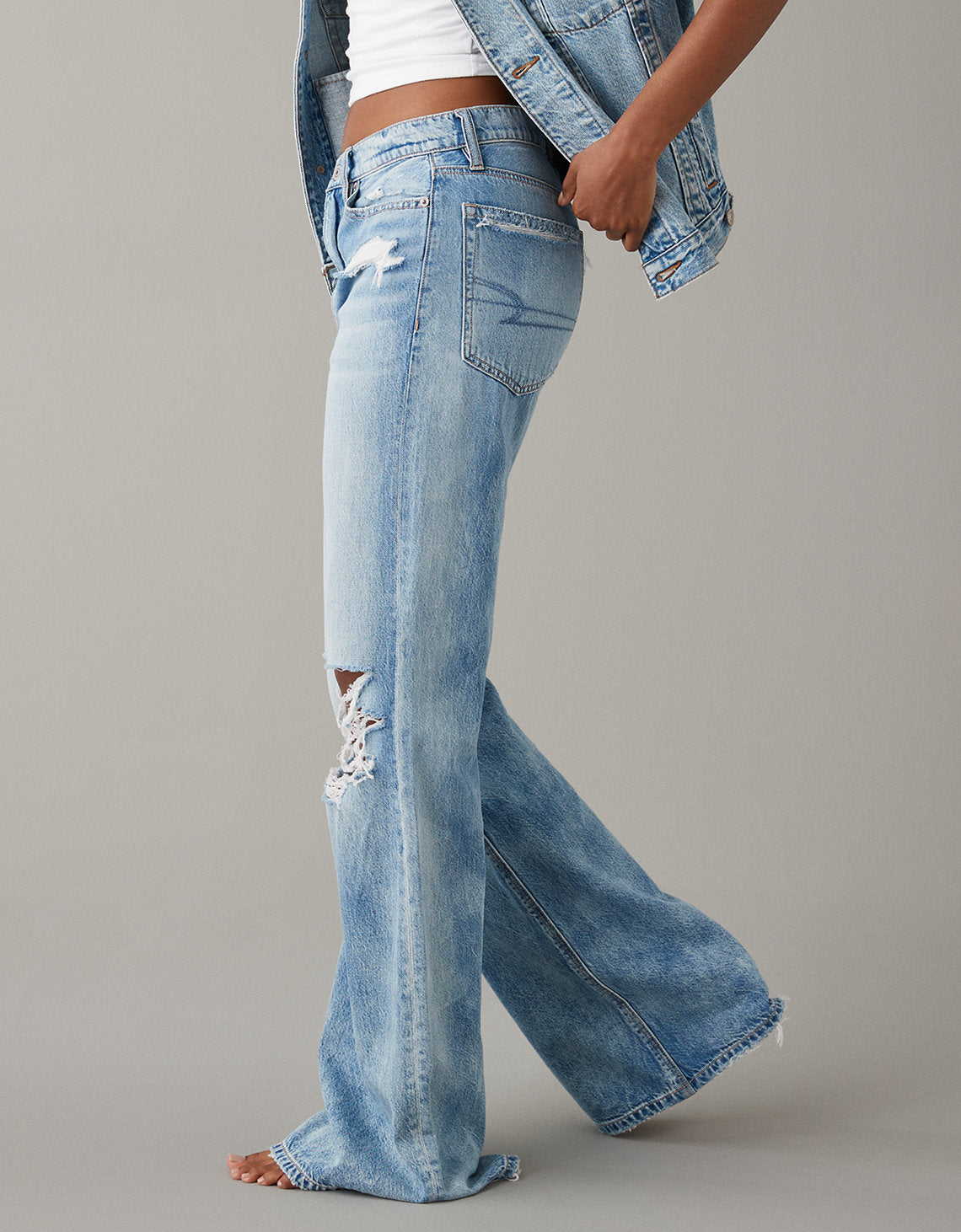 Jean Baggy Flare con Rotos Tiro Bajo Ae - Azul 0437_4334_039_os