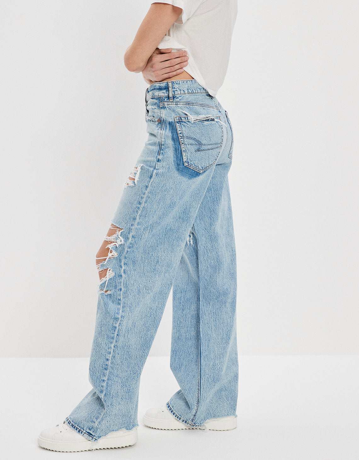 Jeans Ae holgados de pernera ancha y cintura súper alta rasgados Dreamy Drape - Azul 0437_4412_973_os