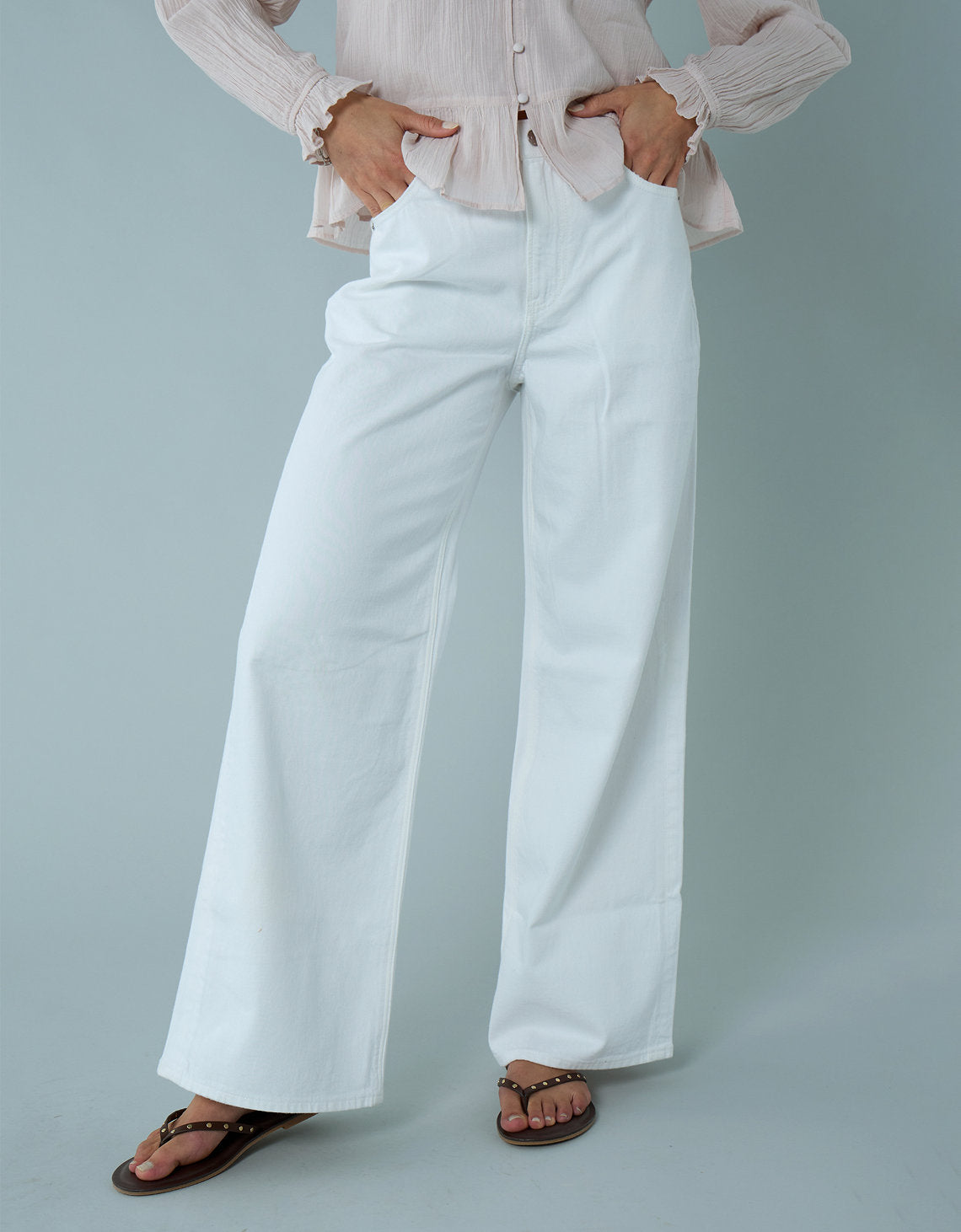 Jeans Baggy de Pierna Ancha de Tiro Super Alto Ae Strigid - Blanco 0437_5527_101_of