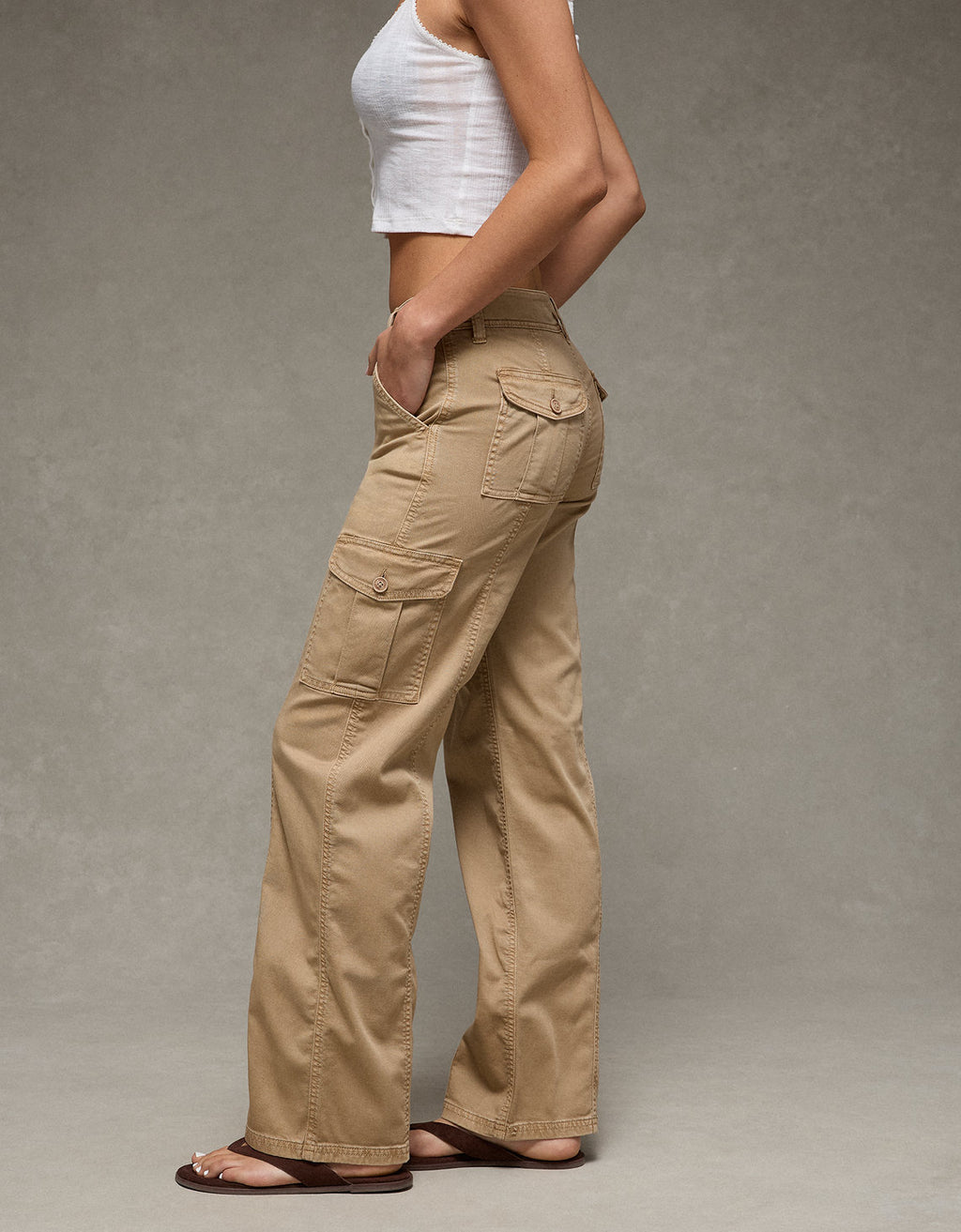 Pantalón tipo cargo de tiro bajo Ae - Caqui 0461_5869_223_os