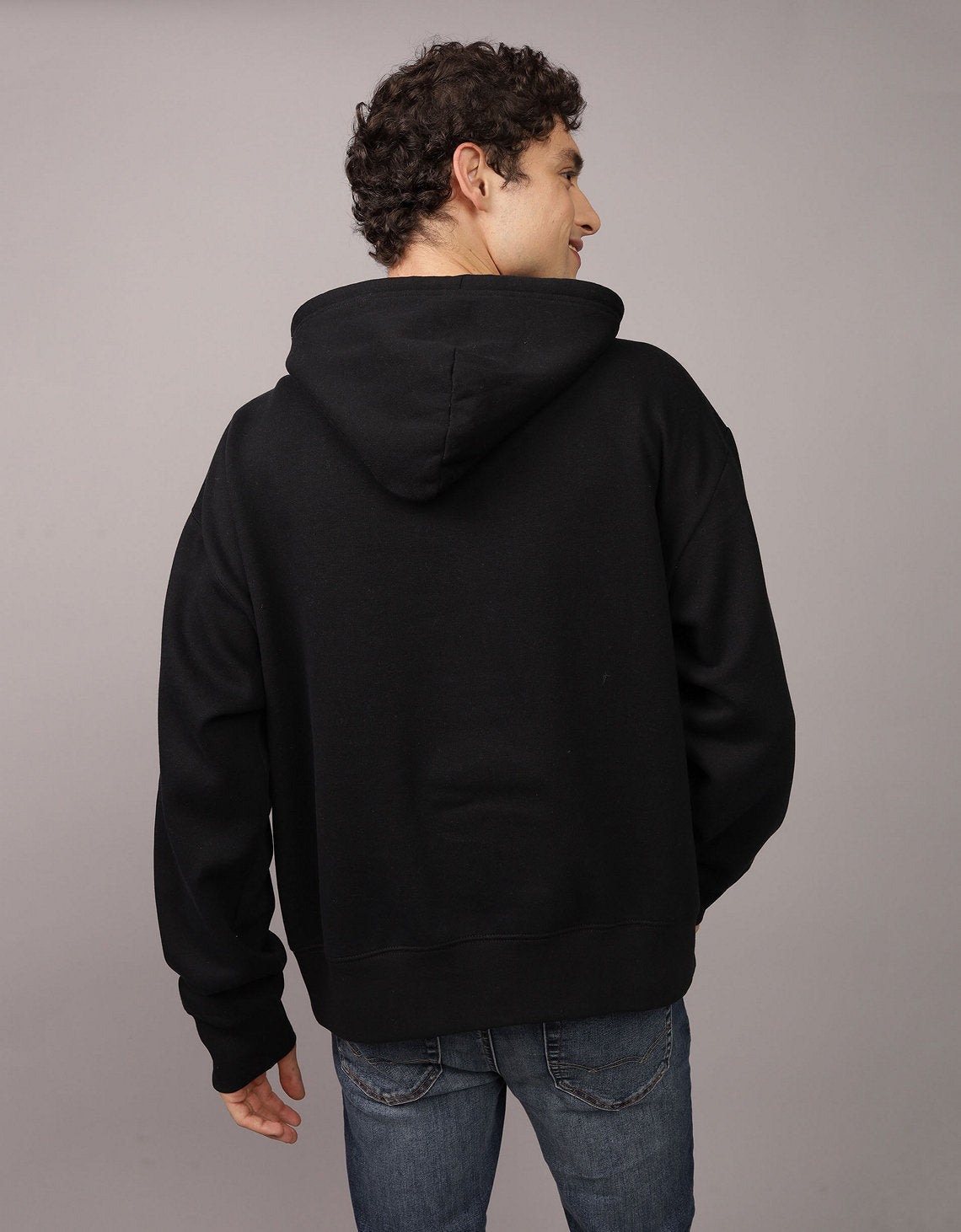 Buzo con Capucha Manga Larga con gráfico Hombre AE - Negro 1192_2433_001_ob