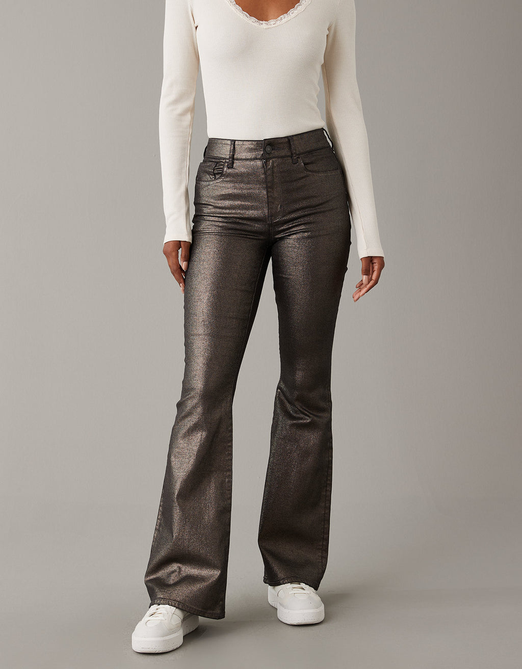 Pantalón AE Flare de cuero vegano con elástico de tiro alto - Plateado 1325_5055_013_of
