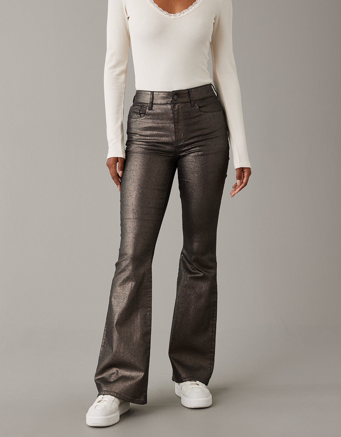 Pantalón AE Flare de cuero vegano con elástico de tiro alto - Plateado 1325_5055_013_of
