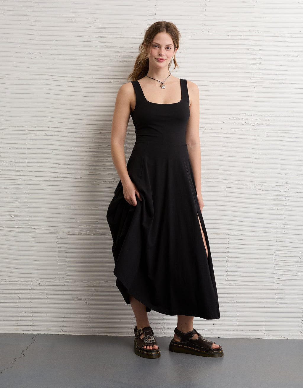 Vestido Midi con escote Ae - Negro 1399_7966_001_of